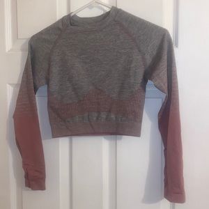 Athletic crop long sleeve shirt